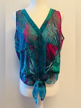 Bebe Breezy top vibrant turquoise, palm print with a knotted front detail. XS